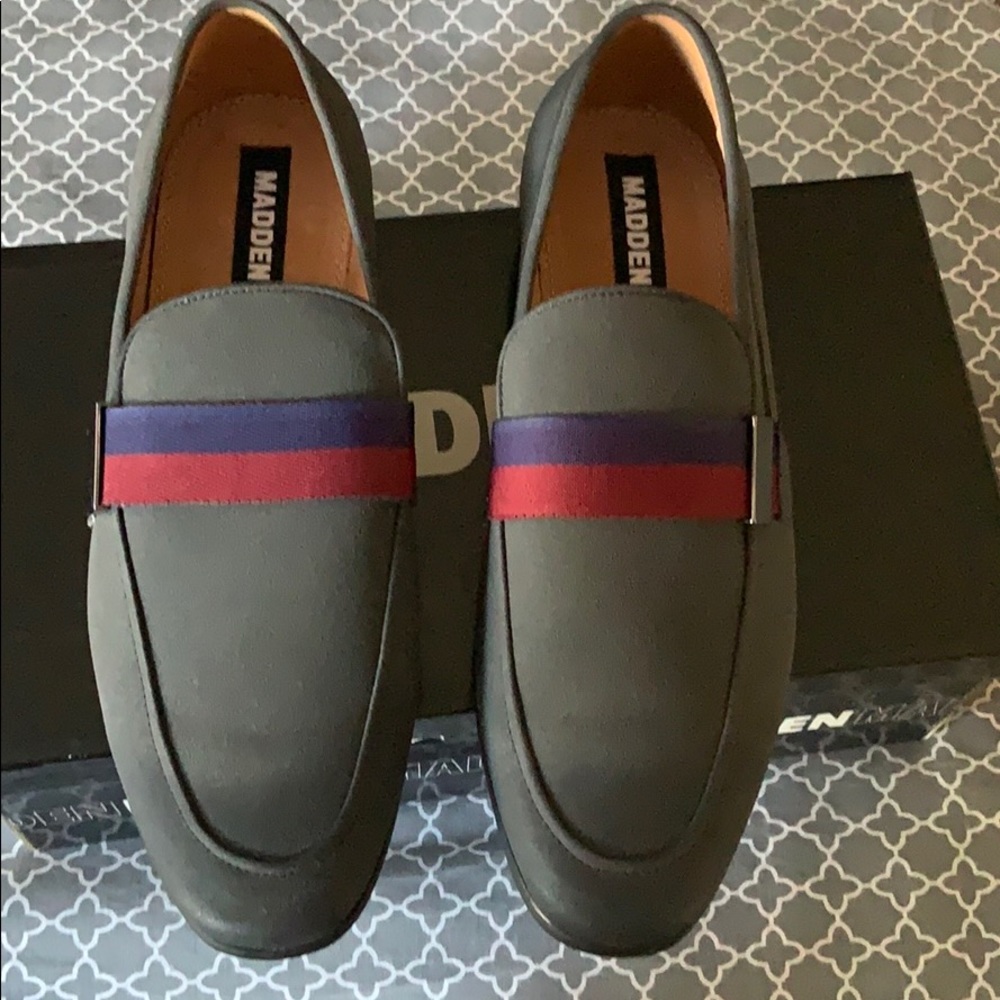Steve Maddens M-Omary loafers
